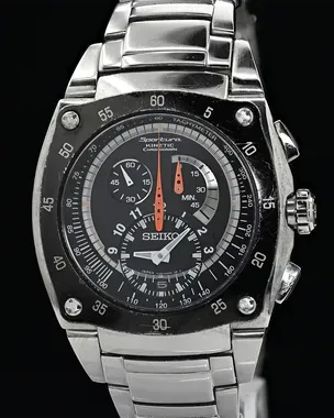 No Reserve - Seiko Vintage 43MM Quartz Black Dial Steel Bracelet